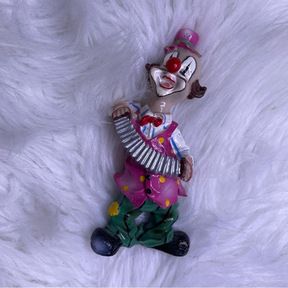 Vintage 1950s Clown Playing Accordion Painted Resin Figurine - Picture 4 of 4